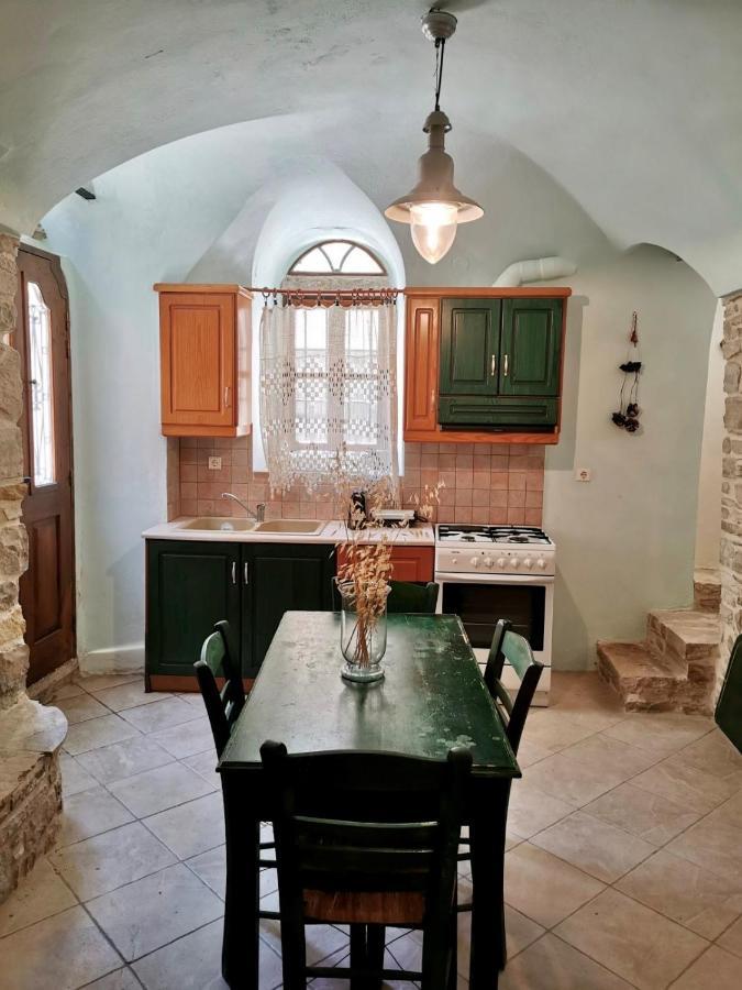 Yi Artistry 1-Bedroom Medieval Holiday House Kalamoti Eksteriør bilde