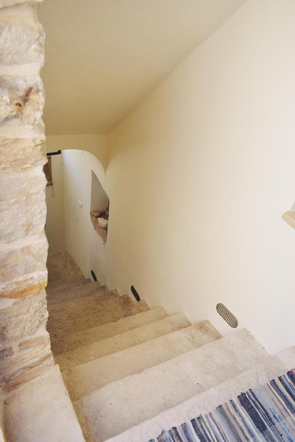 Yi Artistry 1-Bedroom Medieval Holiday House Kalamoti Eksteriør bilde