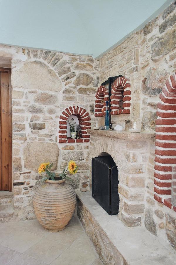 Yi Artistry 1-Bedroom Medieval Holiday House Kalamoti Eksteriør bilde
