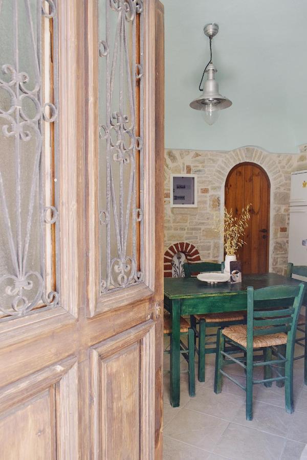 Yi Artistry 1-Bedroom Medieval Holiday House Kalamoti Eksteriør bilde
