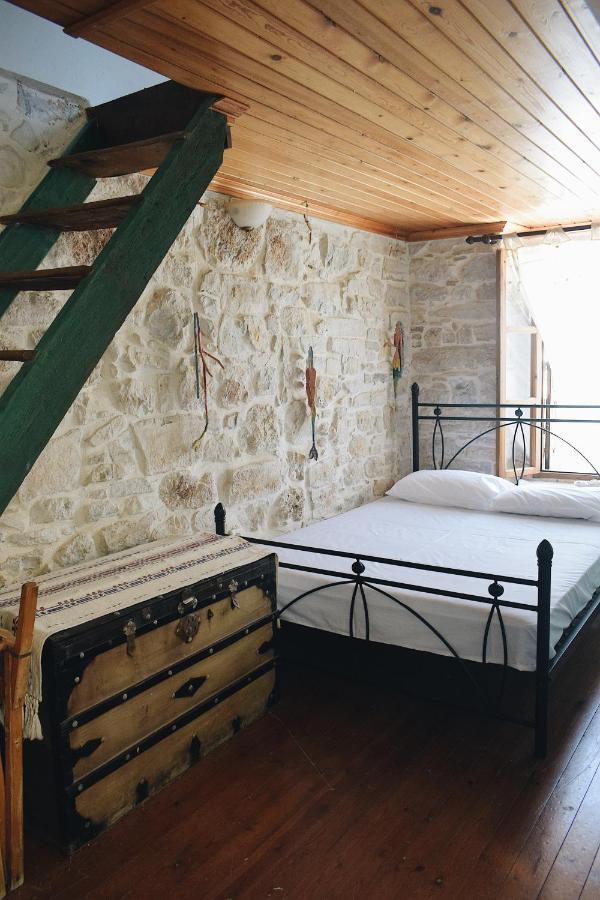 Yi Artistry 1-Bedroom Medieval Holiday House Kalamoti Eksteriør bilde