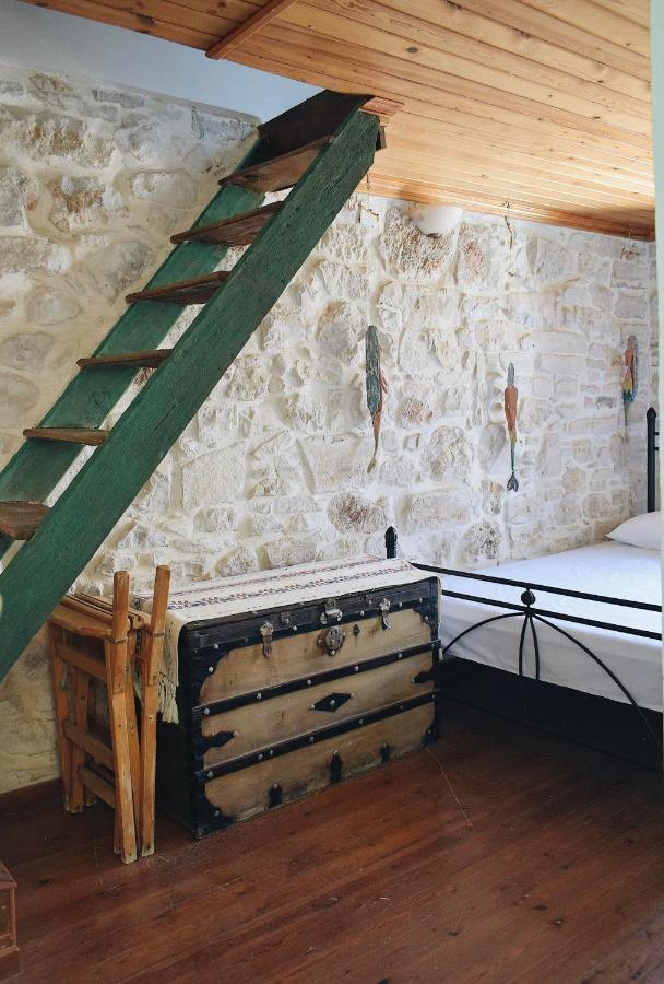 Yi Artistry 1-Bedroom Medieval Holiday House Kalamoti Eksteriør bilde
