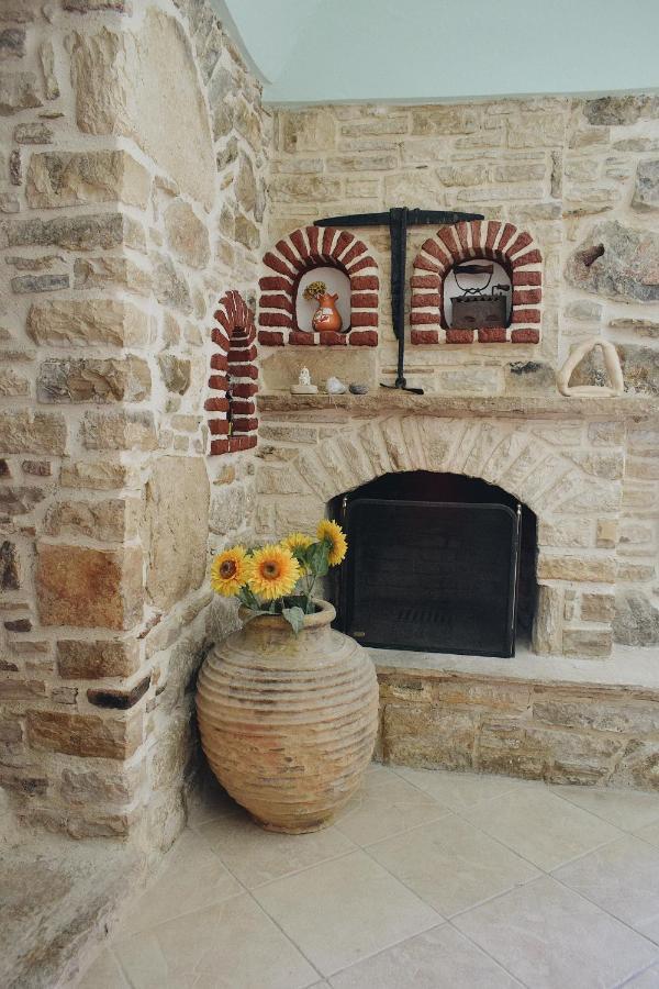Yi Artistry 1-Bedroom Medieval Holiday House Kalamoti Eksteriør bilde