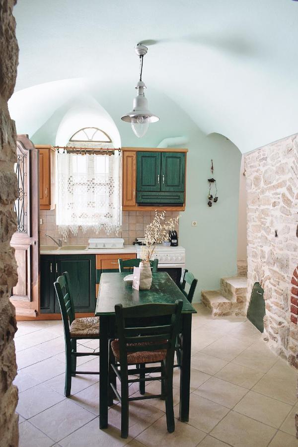 Yi Artistry 1-Bedroom Medieval Holiday House Kalamoti Eksteriør bilde