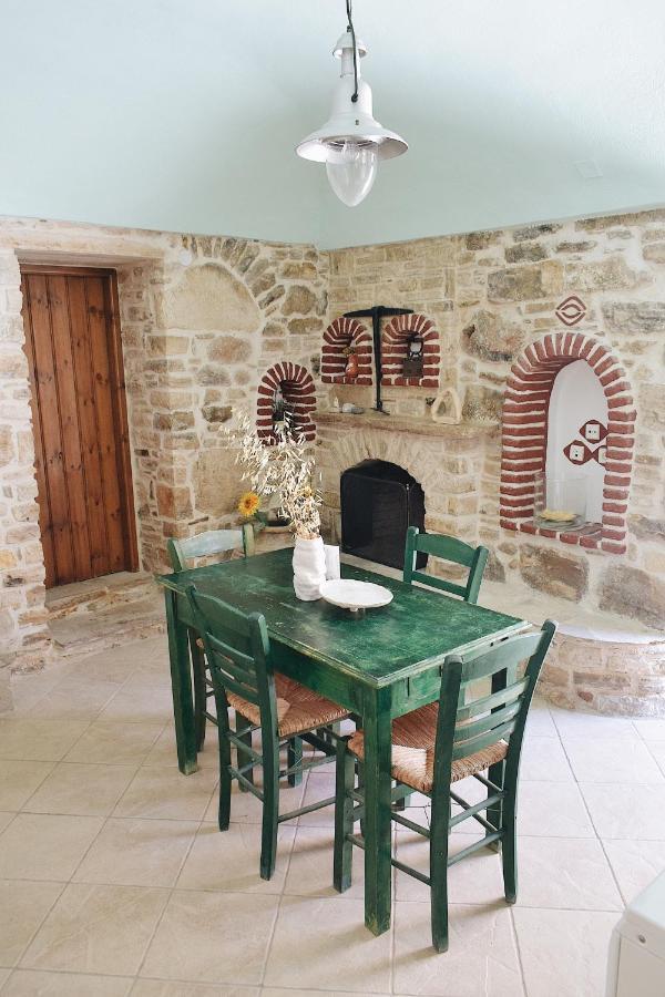 Yi Artistry 1-Bedroom Medieval Holiday House Kalamoti Eksteriør bilde