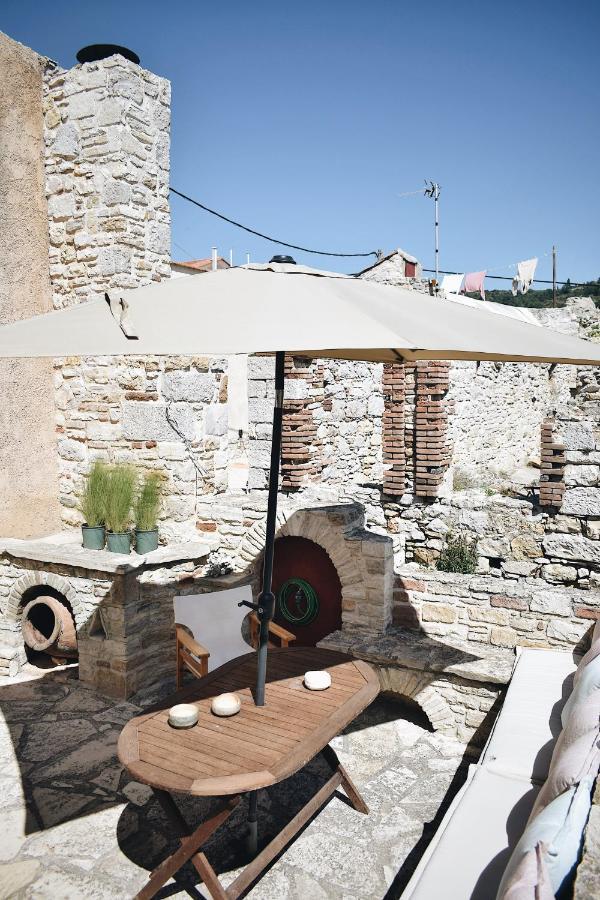 Yi Artistry 1-Bedroom Medieval Holiday House Kalamoti Eksteriør bilde