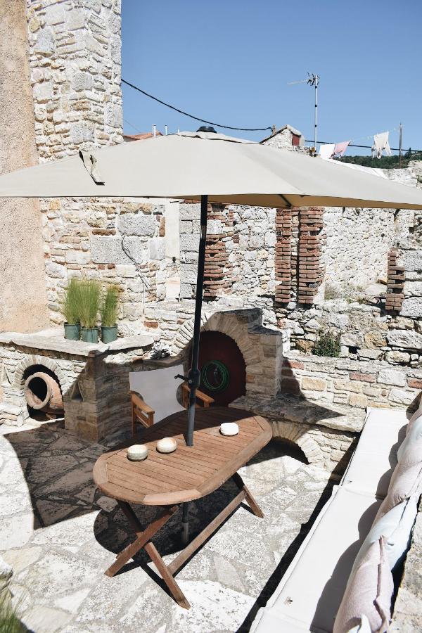 Yi Artistry 1-Bedroom Medieval Holiday House Kalamoti Eksteriør bilde