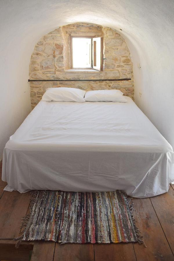 Yi Artistry 1-Bedroom Medieval Holiday House Kalamoti Eksteriør bilde