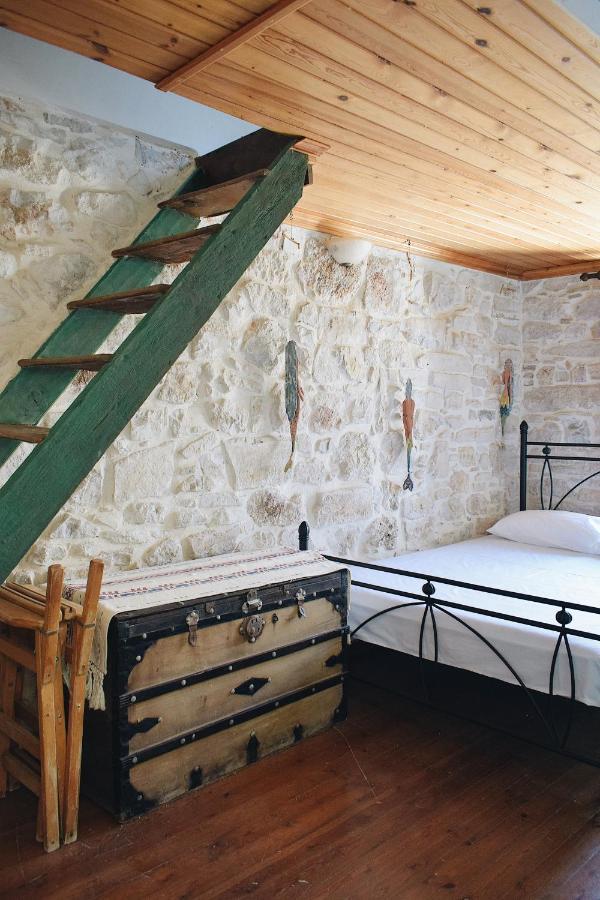 Yi Artistry 1-Bedroom Medieval Holiday House Kalamoti Eksteriør bilde